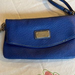 Crossbody purse in leather pebbled royal blue